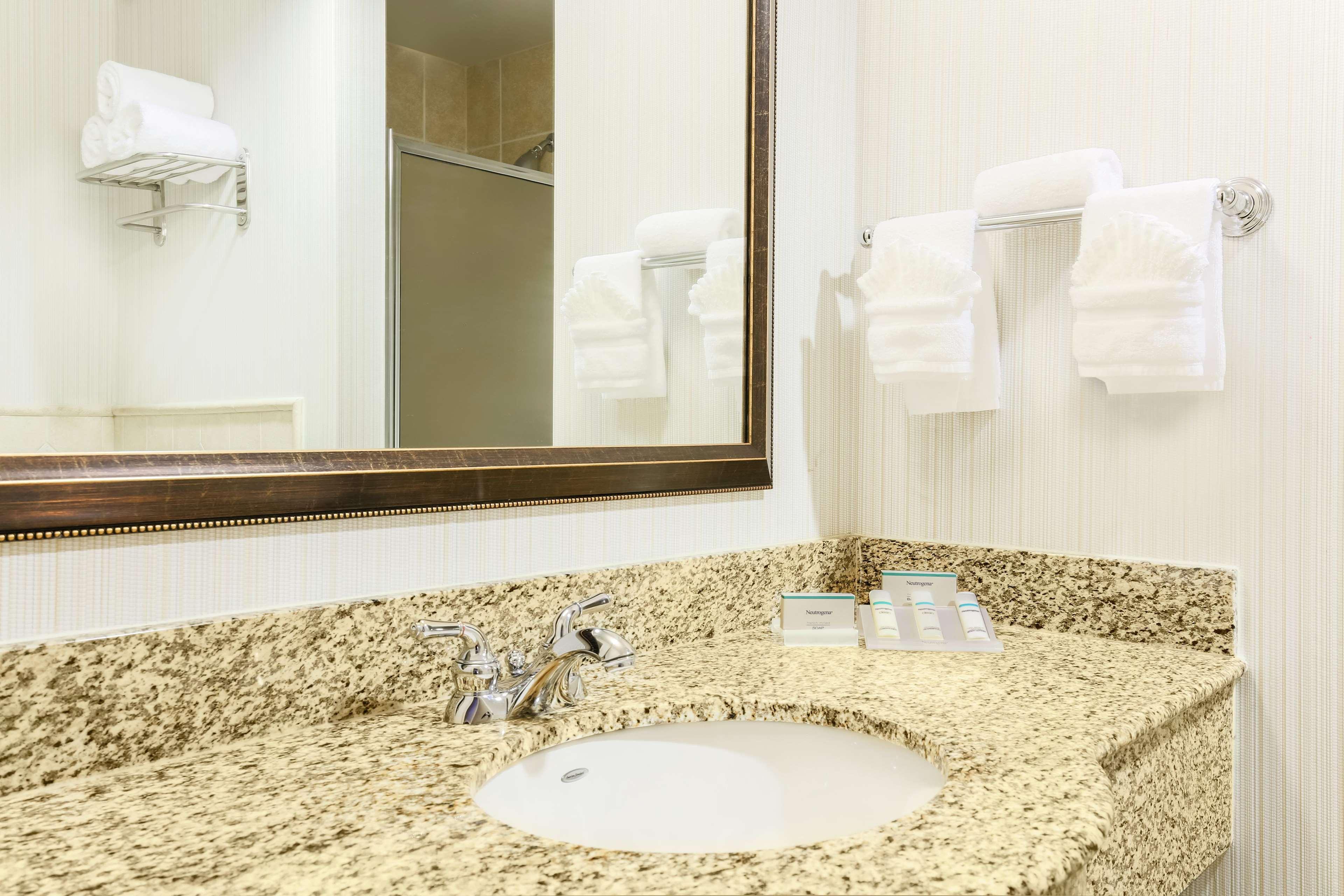 Hilton Garden Inn Dallas Lewisville Esterno foto