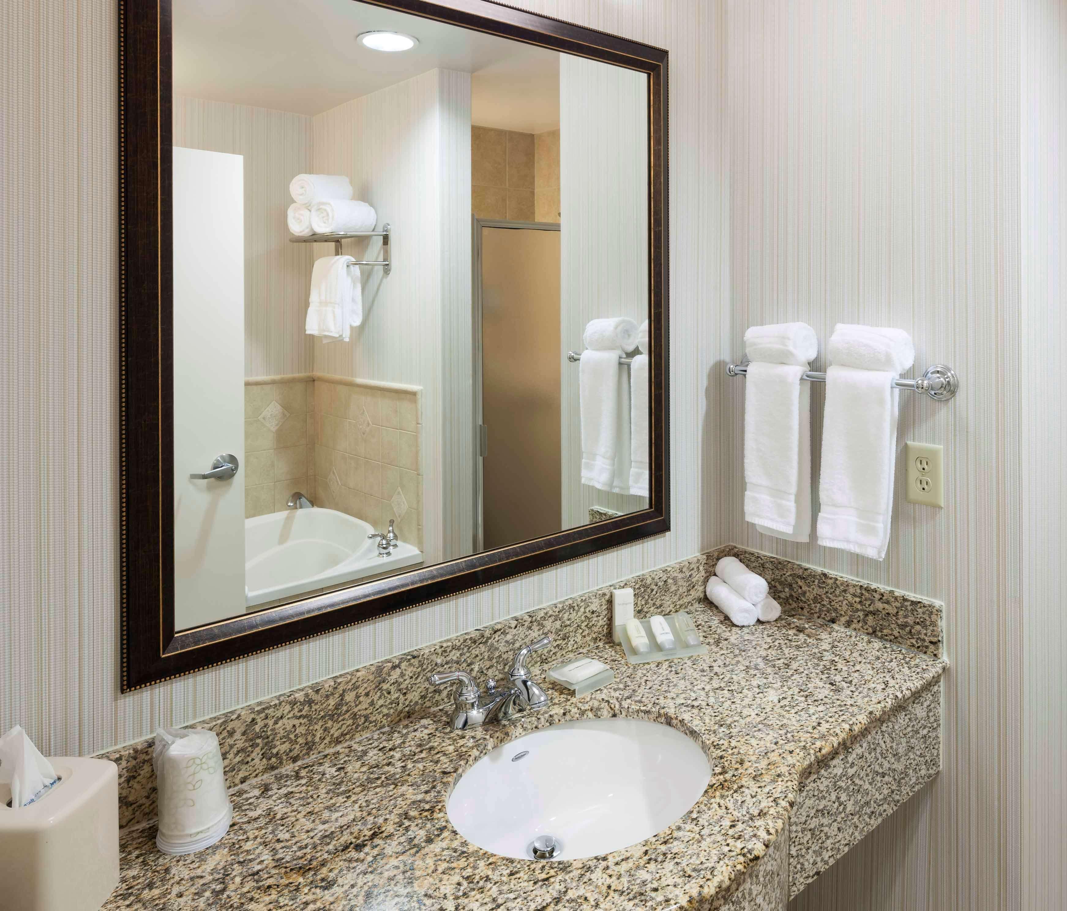 Hilton Garden Inn Dallas Lewisville Esterno foto